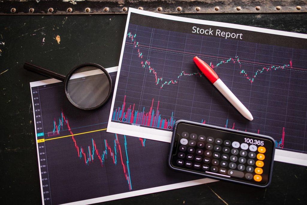Graphs with stock valuation metrics beyond P/E ratio